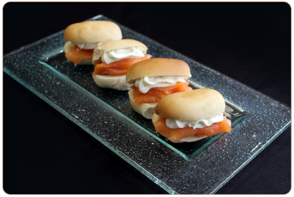 Tapadito salmón ahumado, queso crema y eneldo (20 unidades)