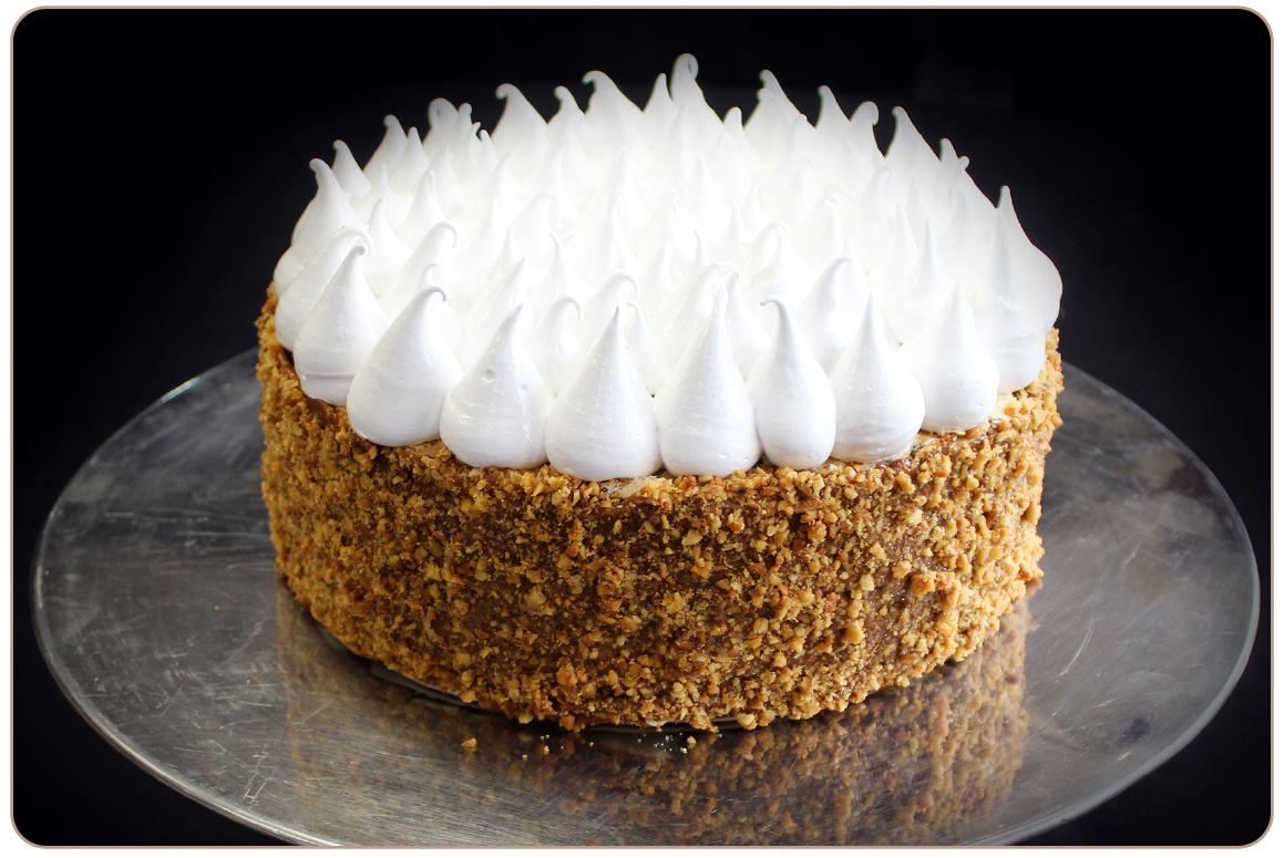 Torta hojarasca manjar nuez