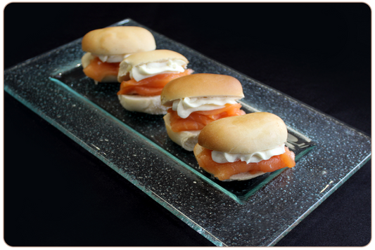 Tapadito salmón ahumado, queso crema y eneldo (20 unidades)